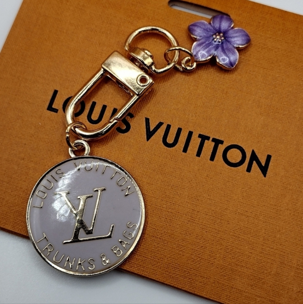 Louis Vuitton Trunks & Bags Charm 25mm Lilac - Picture 7 of 9